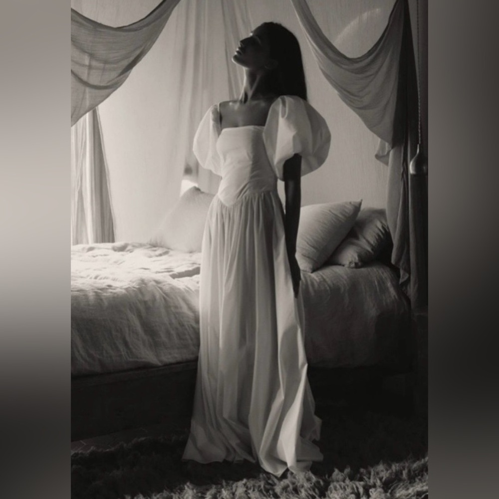 CAROLINE COSTAS Christina Gown in White. Size S. NWT’S Pristine